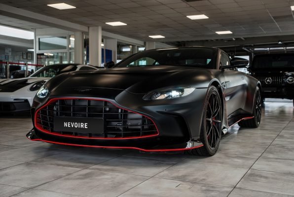 2022-aston-martin-vantage-v12-limited-black-nevoire-overseas-cars-nevoire (24)