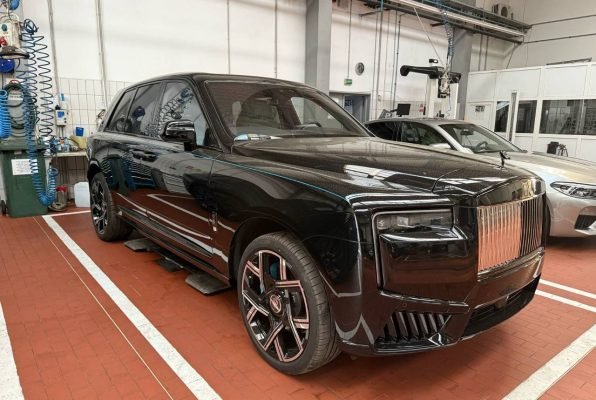 2024-rolls-royce-cullinan-black-badge-black-diamond-nevoire-special-cars (2)-sd