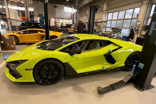 2025-lamborghini-revuelto-verde-scandal-nevoire-overseas-vehicles